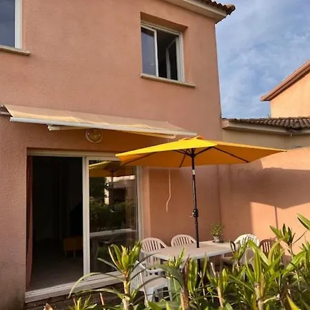 Сasa de vacaciones Avec Terrasse Et Vue Piscine, Proche