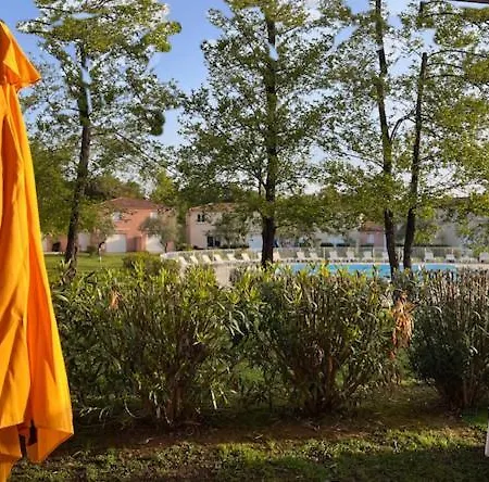 Сasa de vacaciones Avec Terrasse Et Vue Piscine, Proche