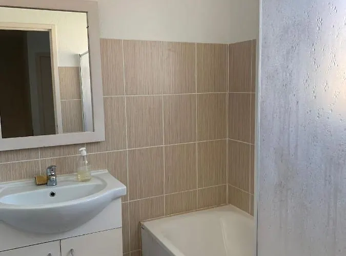 Avec Terrasse Et Vue Piscine, Proche Ferienhaus *