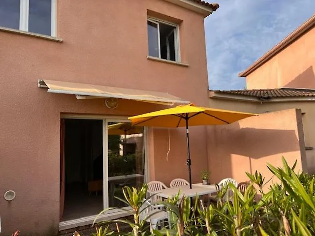 Prázdninový dům Avec Terrasse Et Vue Piscine, Proche