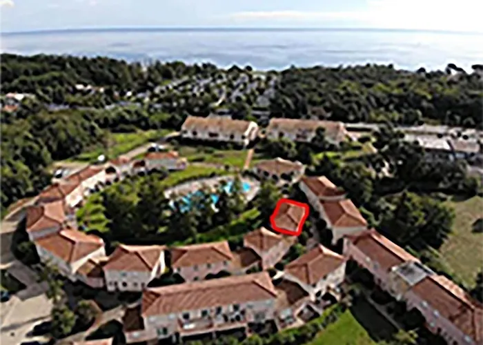 Avec Terrasse Et Vue Piscine, Proche Prázdninový dům *